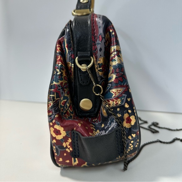 Elegant Black and Red Paisley Handbag - Picture 14 of 16